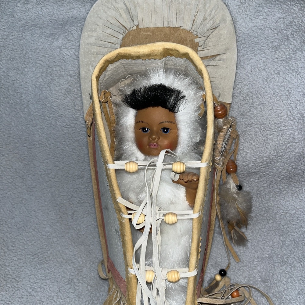 Vintage Papoose Indian Doll Leather Dream Catcher Eskimo Native In Cradle - Picture 2 of 12
